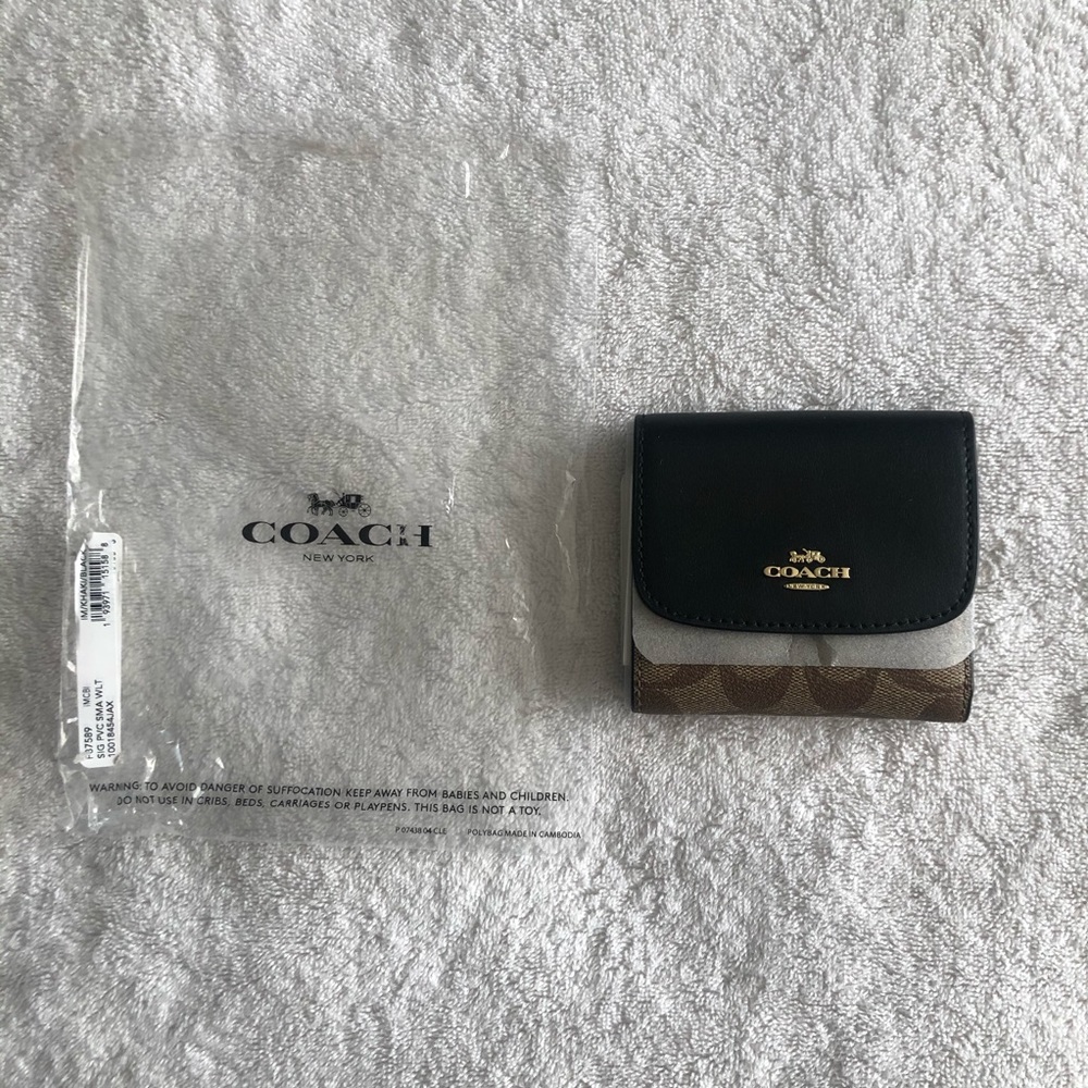 AUTHENTIC COACH WALLET NWT